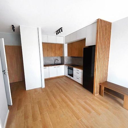 Elegant 1-Bedroom Flat With Balcony Near Wrocław Buitenkant foto