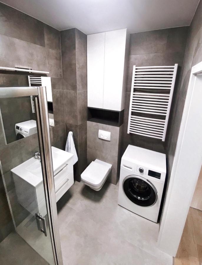 Elegant 1-Bedroom Flat With Balcony Near Wrocław Buitenkant foto